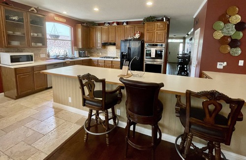 McNeil House | Family-Friendly Retreat with Lake Views and Kitchen Amenities