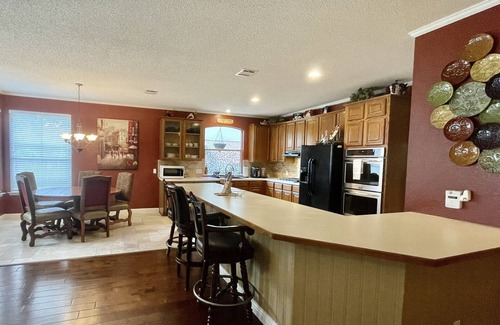 McNeil House | Family-Friendly Retreat with Lake Views and Kitchen Amenities