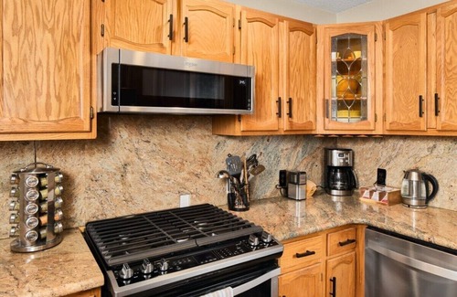 Divide Cabin | Family-Friendly Cedar Mountain Cabin with Hot Tub & Spa