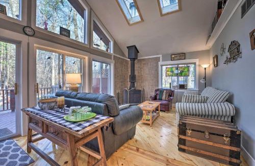 Montague House | Tranquil Anglers Hideaway Steps from Lake Michigan