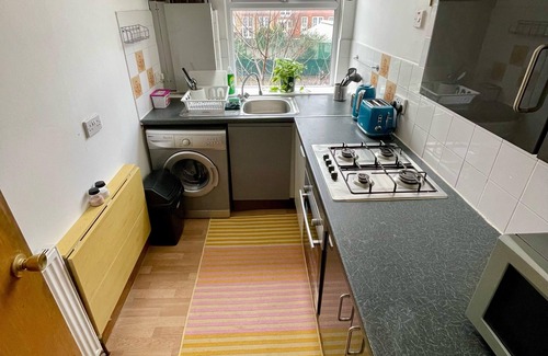 Shacklewell Apartment | Family-Friendly Flat with Kitchen and Perfect 10/10 Score