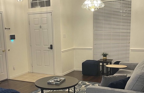 North Central Carrollton House | Spacious family friendly home. Close to shopping and restaurants.