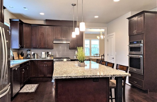 Sammamish House | Family-Friendly Retreat with Kitchen & Breakfast Included