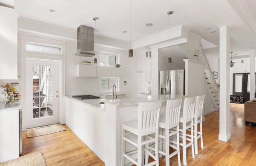 Clinton Hill House | Relaxing Private Apartment in Fort Greene, Brooklyn - Sleeps 2