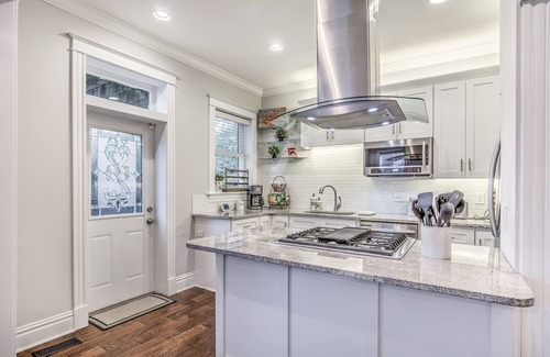 Tower Grove South House | Family & Friends Retreat Near Tower Grove Park - 10/10 Rating