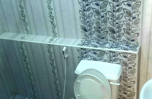 Nyali Apartment | Family-Friendly Nyali 3-Bedroom Retreat with Breakfast