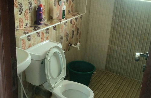 Nyali Apartment | Family-Friendly Nyali 3-Bedroom Retreat with Breakfast