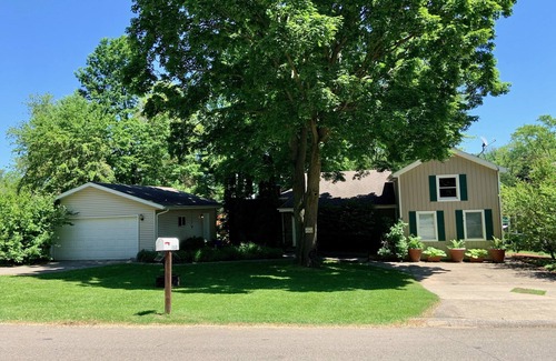 Paw Paw Lake House | Family-Friendly Cottage with Lake View & Spa in Paw Paw