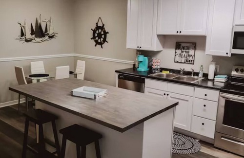 Foley Apartment | Family-Friendly Apartment Steps from OWA & the Beach