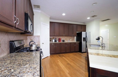 Willow Meadows/Willowbend Area House | Spacious Family Gem: Near NRG Stadium/Med Center - Pool Table - BBQ -15 guests