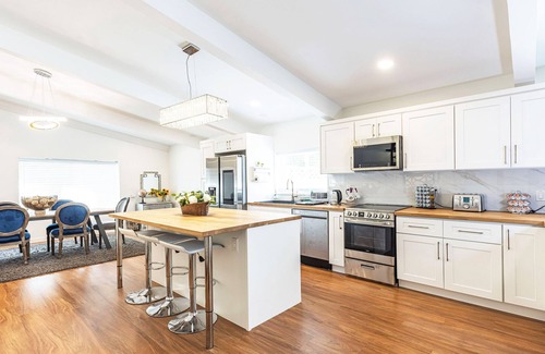 Garibaldi Highlands House | Family-Friendly Retreat with Hot Tub in Central Squamish