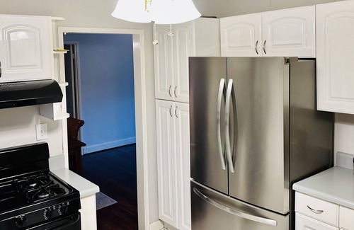 Mobile House | Grand 3-Bedroom Retreat: Fun & Pet-Friendly Near Mardi Gras