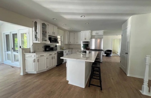 Manteno House | Spacious family home on Walden Lake with in-law suite. Pet-friendly!