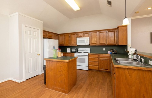 Denton House | Top-Rated Denton Coffey House: Family-Friendly Retreat