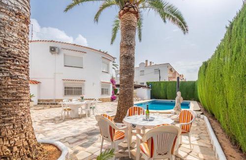 Almadrava Beach House | Beachside Bungalow with Pool, Wifi & Family-Friendly Amenities