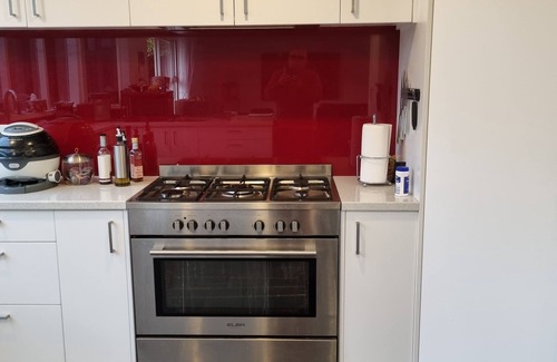 Orewa House | Family Retreat with Deck & Garden, Steps from the Beach