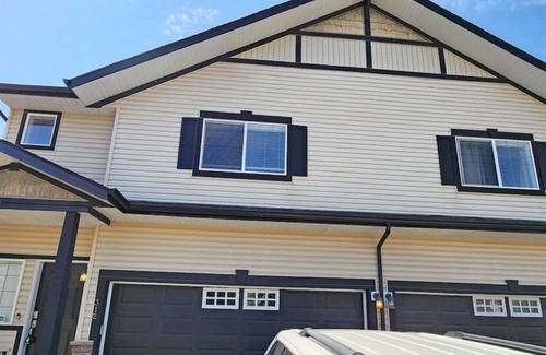 Bearspaw House | Family-Friendly Oasis with Balcony, Yard, and BBQ Area