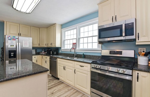 Northeast Virginia Beach House | Experience Resort Central: Walk to Beach with Amazing Amenities