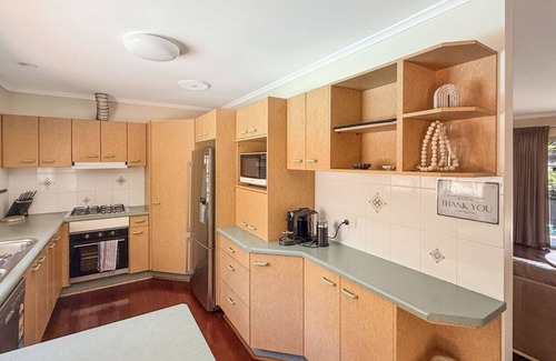 Kenmore House | Spacious Family Retreat with Pool/Pet friendly