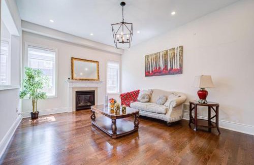 Oakville House | Spacious Family Retreat with Free Parking