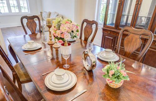 Oakville House | Spacious Family Retreat with Free Parking