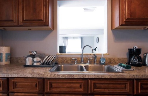 Oak Hill House | Family Retreat with Hot Tub in Prime Central Location
