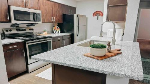 South Side Apartment | Cozy 2-Bedroom Retreat Amongst Shaded Oaks & Pool Access