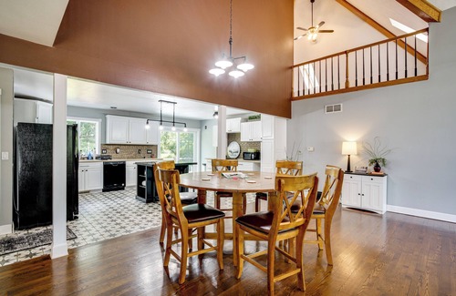 Chilton Villa | Spacious Family Villa w/Decks in Chilton!