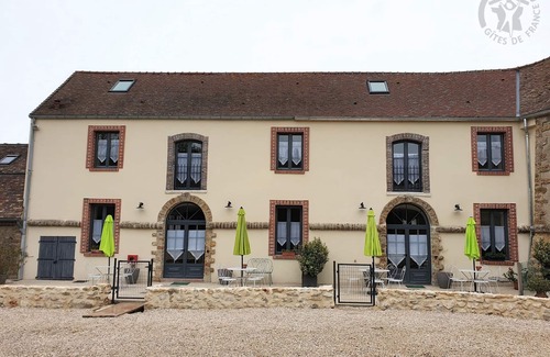 Mareil-le-Guyon Cottage | Roomy Gite Mareil-le-Guyon with Spa and Family Amenities