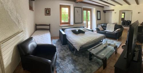 Larringes Apartment | Inviting Farmhouse Apartment with Lake & Mountain Views