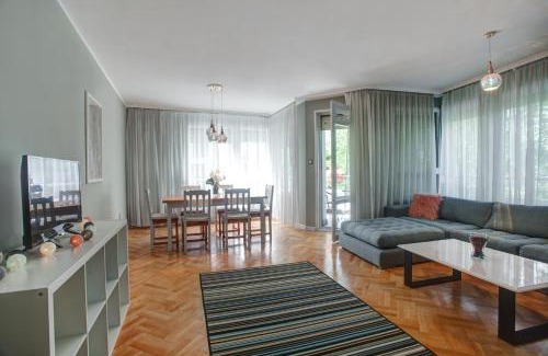 Lozenets Apartment | Modern Flat Near American Embassy - Pet & Child Friendly
