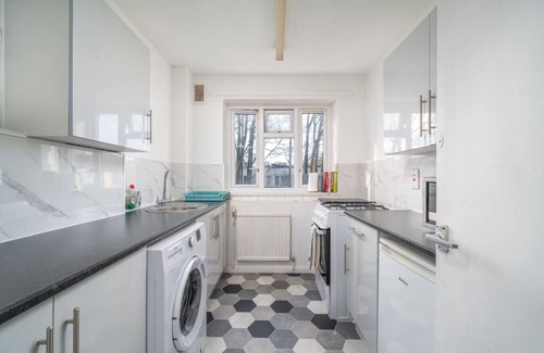 Shacklewell Apartment | Spacious Flat in Dalston
