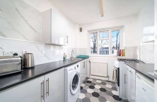 Shacklewell Apartment | Spacious Flat in Dalston