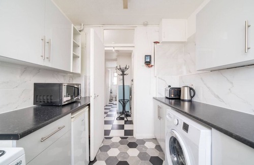 Shacklewell Apartment | Spacious Flat in Dalston