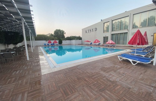 North Nicosia Apartment | Comfortable Flat in Prime Location with Pool & Breakfast