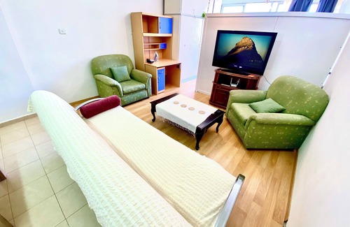 North Nicosia Apartment | Comfortable Flat in Prime Location with Pool & Breakfast