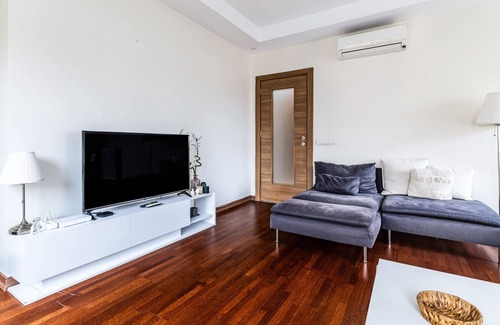Suadiye Apartment | Modern Flat Near Bagdat Avenue in Suadiye with Kitchen