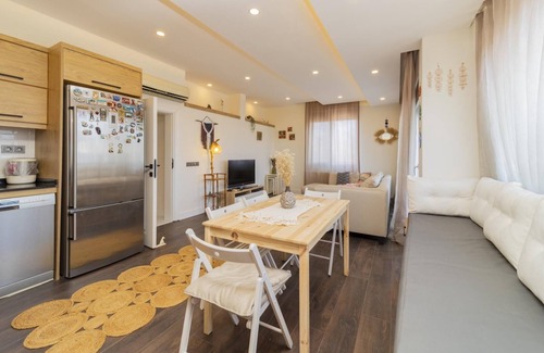 Eski Lara Apartment | Spacious Flat w Balcony 3 min to Beach in Antalya