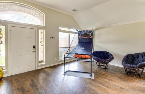 Flower Mound House | Welcoming Flower Mound Home with Pool and Pet-Friendly Amenities
