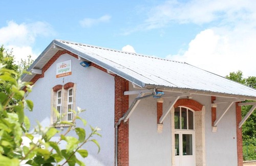 Louroux-de-Bouble Cottage | Relaxing Stay at Gite Louroux-de-Bouble with Pool & Spa