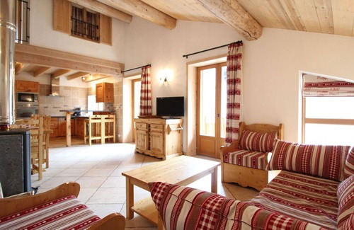 Val Cenis Apartment | Spacious Apartment in Lanslebourg-Mont-Cenis for 10 Guests