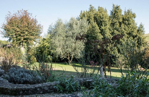 Le Lardin-Saint-Lazare Cottage | Spacious Gite Le Lardin: Family-Friendly Retreat Awaits