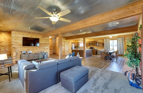 Grubville House | Relaxing Franklin County Retreat with Spa & Breakfast Included