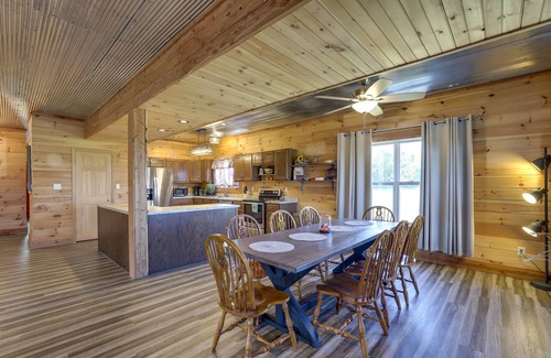 Grubville House | Relaxing Franklin County Retreat with Spa & Breakfast Included
