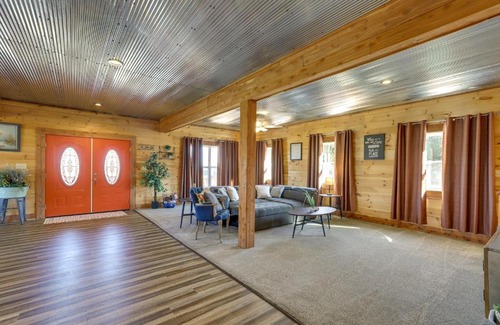 Grubville House | Relaxing Retreat in Franklin County Surrounded by Nature