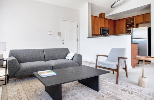 Central District Apartment | Modern Fremont 2BR with Pool, W/D & Close to Attractions