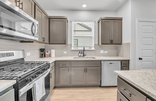 Round Rock House | Spacious fully equipped 4bed3bath home in RR close to Kalahari, parks and Austin