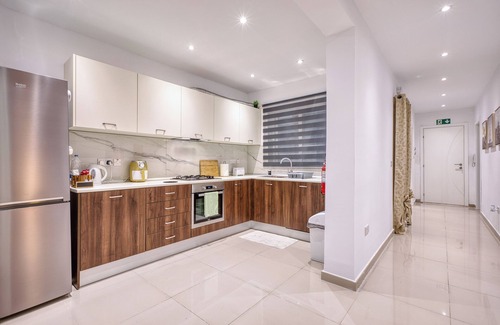 Msida Apartment | Spacious, Fully Equipped 3BR Apartment with AC, WiFi, Pool Table - Central Area