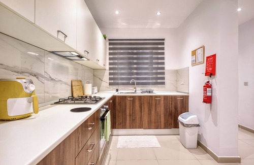 Msida Apartment | Spacious, Fully Equipped 3BR Apartment with AC, WiFi, Pool Table - Central Area
