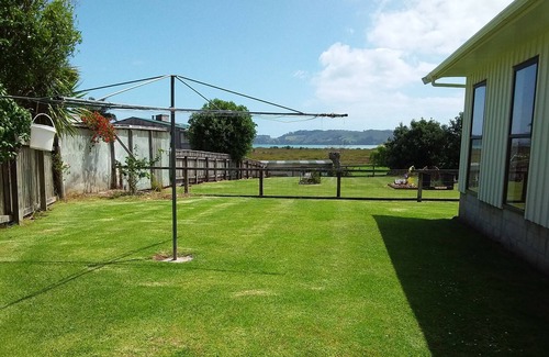 Coromandel House | Spacious/Fully fenced/Pet Friendly/Internet - 250m to Township.